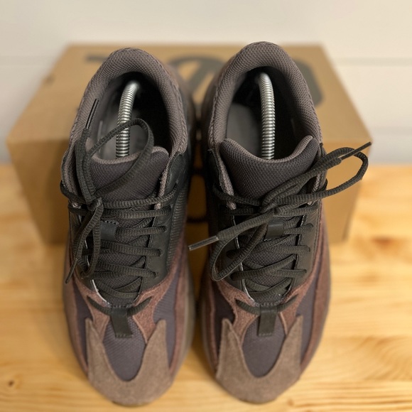 Yeezy Boost 700 V1 Mauve - Sz 10.5 - Picture 4 of 12